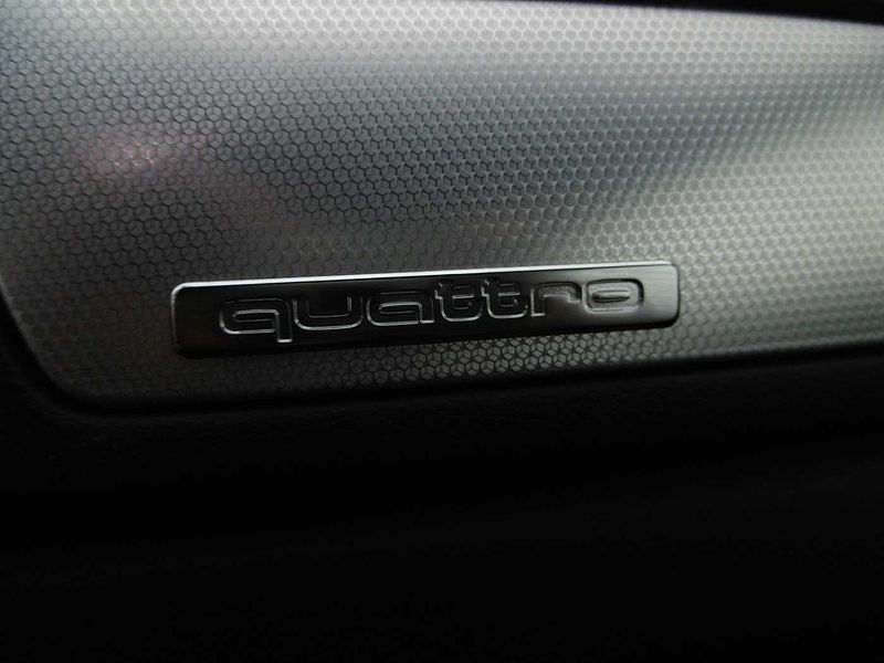 Audi Q3 2.0 quattro TFSI S-LINE/DSG/Navi/PDC/SHZ/