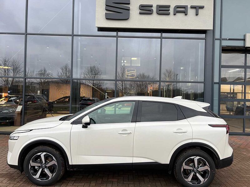 Nissan Qashqai 1.3 DIG-T MHEV N-Connecta ACC AUT Navi